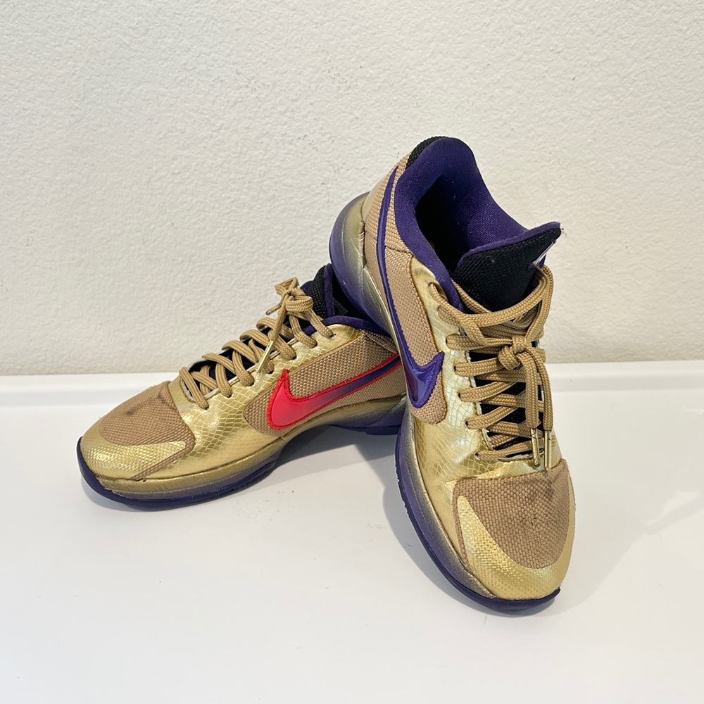 Nike Zoom Kobe 5 Protro x Undefeated Hall Of Fame, Size 5